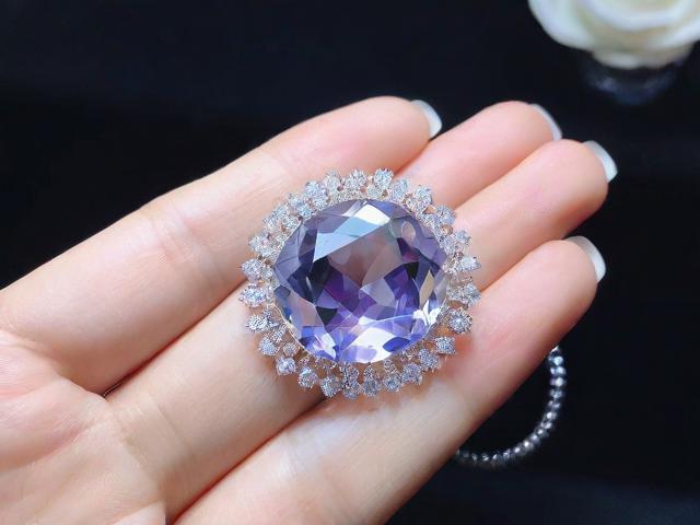 小夜為什么會放水晶呢？探究水晶在生活中的作用