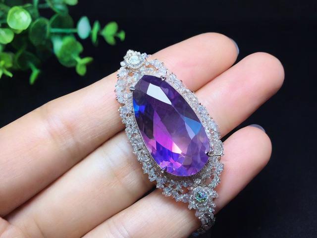彩瑩石屬于水晶嗎？為什么？