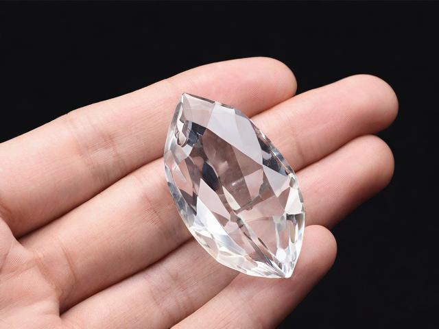 為什么含有雜質的水晶更貴？