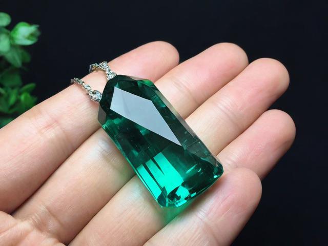 為什么綠水晶需要烤色？