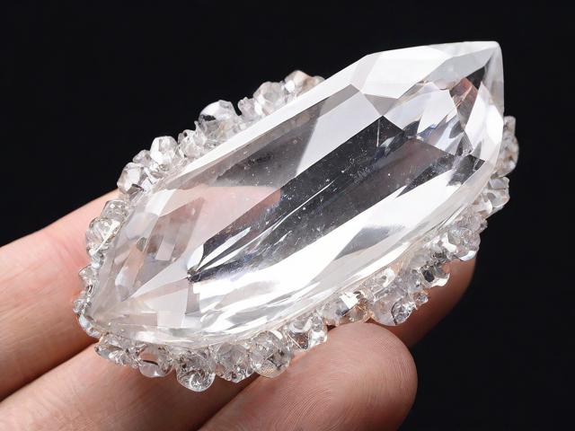 白水晶為什么沒有雜質(zhì)？