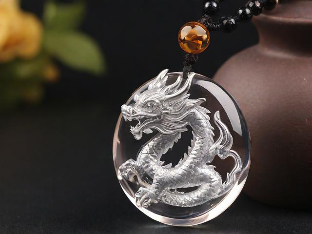 為什么屬龍女宜佩戴水晶？水晶的神奇力量與屬龍女的獨特氣質相輔相成