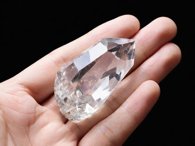 石頭結(jié)晶是水晶嗎？為什么會有這樣的疑問？