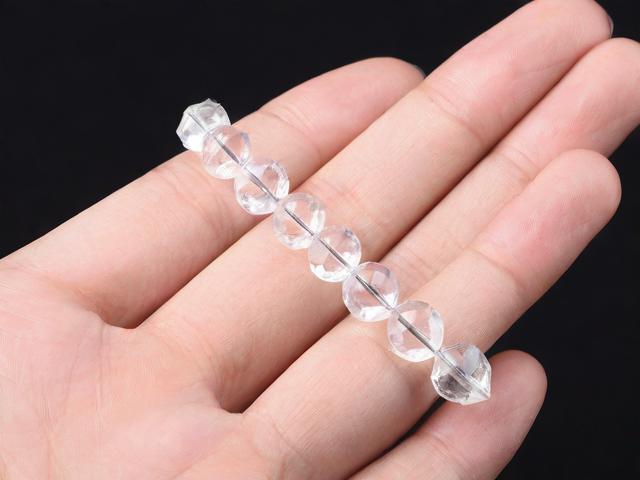為什么白水晶一般戴在左手？