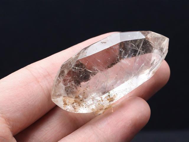 天然水晶會有坑嗎？為什么會出現(xiàn)坑？